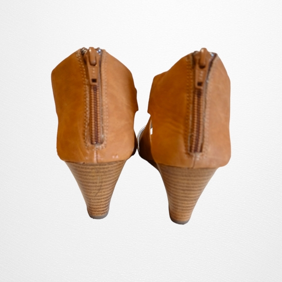 π₯ Nygard Collection Gwen Women's Crossover Strap Wedged Sandals - Picture 5 of 16